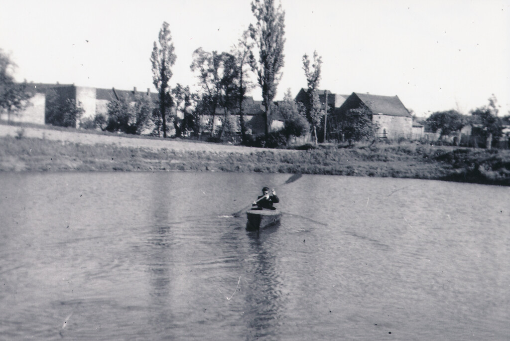 Im ehemaligen Grubenfeld Krebsekaul in Plaidt, staute sich mit der Zeit das Wasser zu einem kleinen See (1930er Jahre)