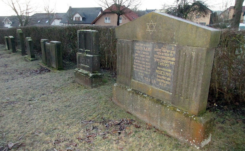 Erhaltene Grabsteine auf dem jüdischen Friedhof in Niedermendig (2018)