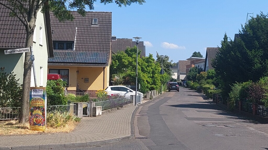 Wohnbebauung im Bereich der Straßen Im Forst / Baumschulenweg im Kölner Stadtteil Poll (2023).