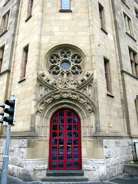Eingang im Treppenturm der ehem. Kaiserlichen Oberpostdirektion am Friedrich-Ebert-Ring in Koblenz (2014)