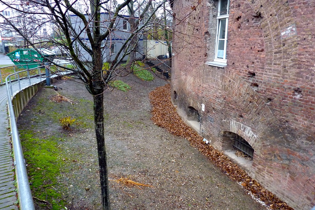 Reste der Grabenanlage um das Fort V in Köln (2014)