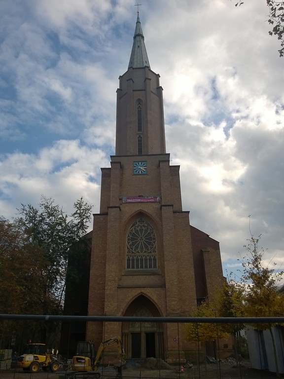 Frontansicht der Kreuzkirche in Bonn (2014)