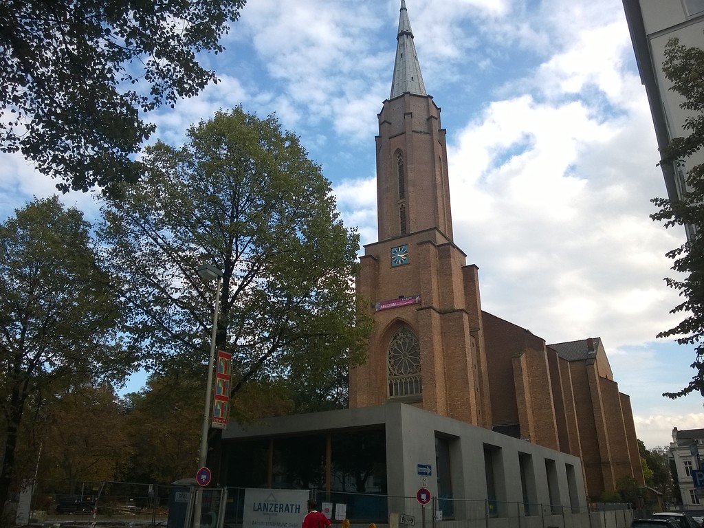 Kreuzkirche in Bonn vom Kaiserplatz aus gesehen (2014)
