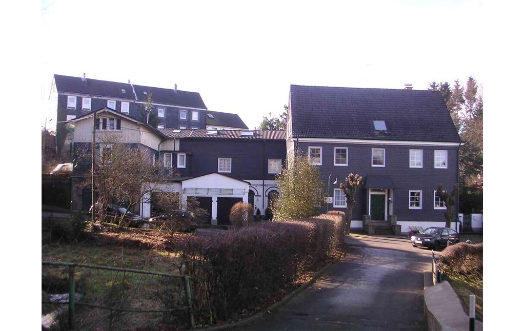 Die verschieferte Gebäudegruppe in Krebsöge war wohl einst ein Erholungsheim einer Wuppertaler Firma (2008)