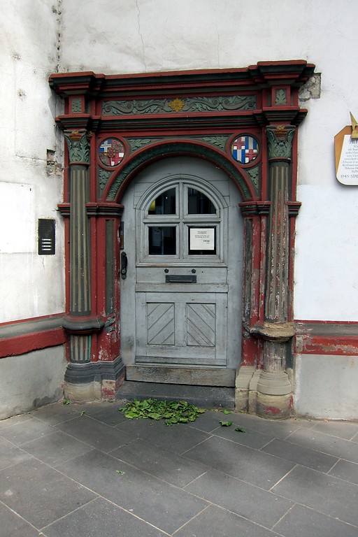 Tür der Alten Burg in Koblenz auf der Südseite des Gebäudes (2014)