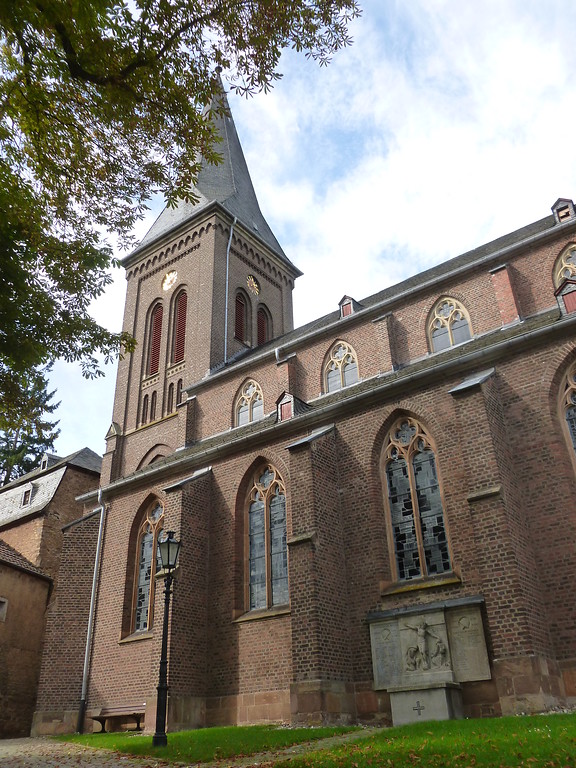Ortskern Kommern, Pfarrkirche St. Severinus am Kirchberg