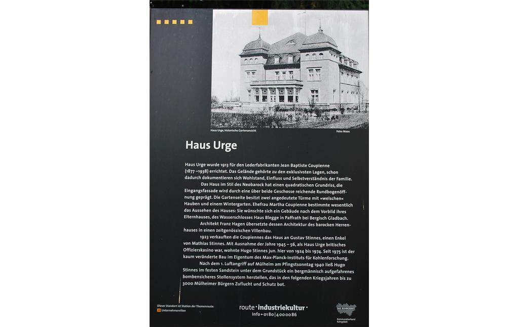 Die Infotafel der "Route der Industriekultur" beschreibt die Geschichte von Haus Urge (2015).