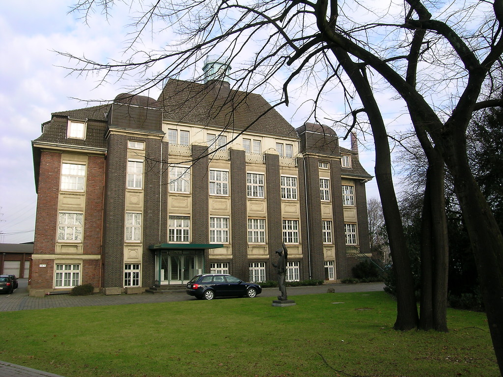 Alte Verwaltung der Hüttenwerke Krupp-Mannesmann in Duisburg-Huckingen (2005)