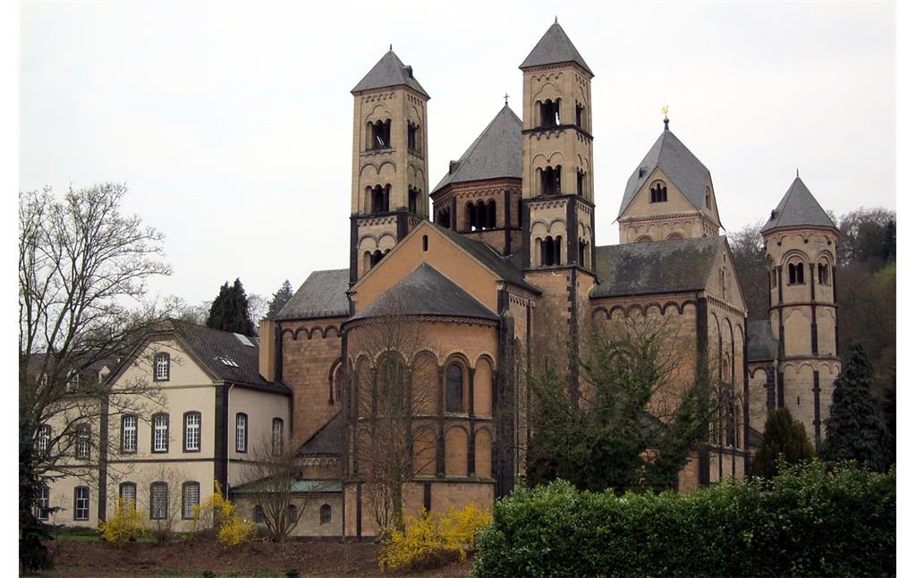 Ostansicht der Abteikirche von Maria Laach (2013)