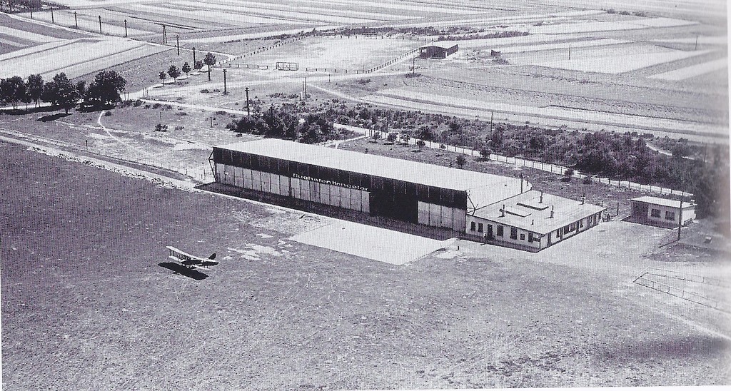 Luftbild der Flugzeughalle des Flugplatzes Hangelar 1917