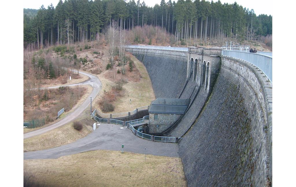 Denkmalgeschützte Staumauer der Brucher Talsperre (2010)
