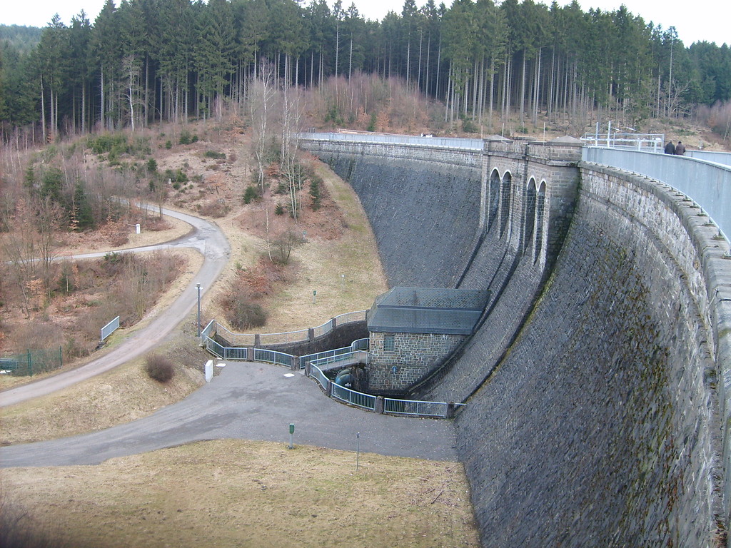 Denkmalgeschützte Staumauer der Brucher Talsperre (2010)