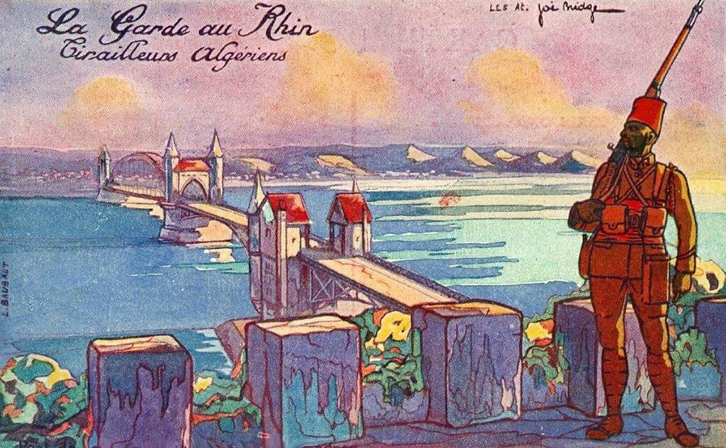 Historische Postkarte aus der Zeit der alliierten Rheinlandbesetzung (nach 1920-1930): Die "La Garde au Rhin, Tirailleurs Algériens" betitelte Karte zeigt einen algerisch-französischen Infanterieschützen als Wache an der Alten Bonner Rheinbrücke.