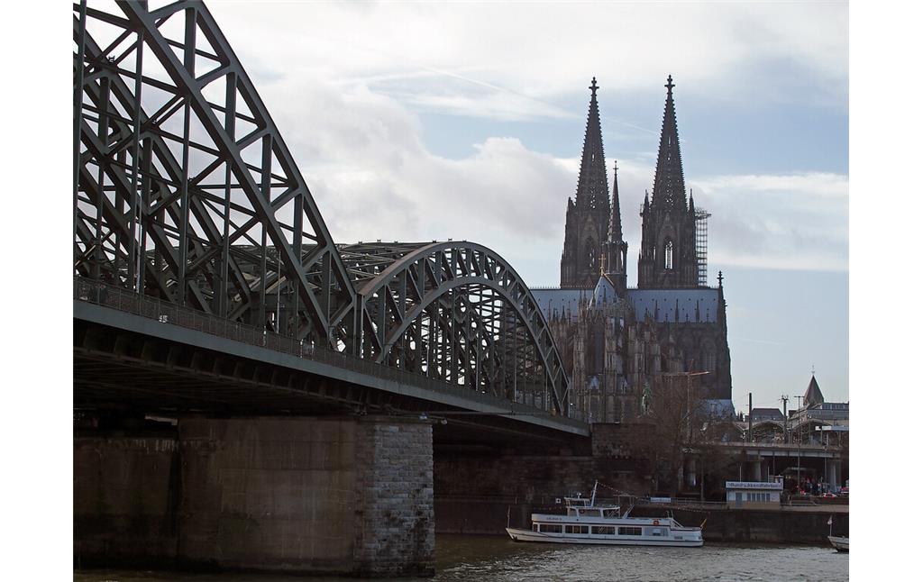 Hohenzollernbrücke und Dom in Köln (2015)