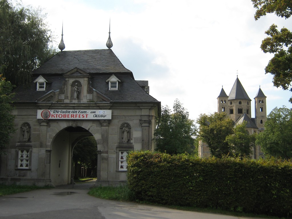 Torhaus und Basilika Kloster Knechtsteden
