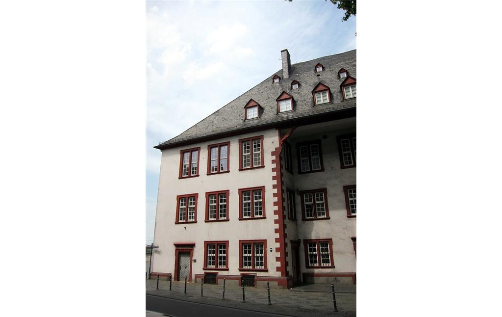 Teilansicht der "Alten Burg" am Moselufer in Koblenz (2014)