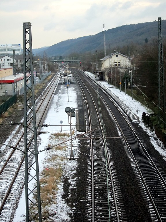 Bahnhof Sinzig an der Eisenbahnstrecke zwischen Köln und Koblenz (linke Rheinstrecke), Blick in Richtung Süden (2014)