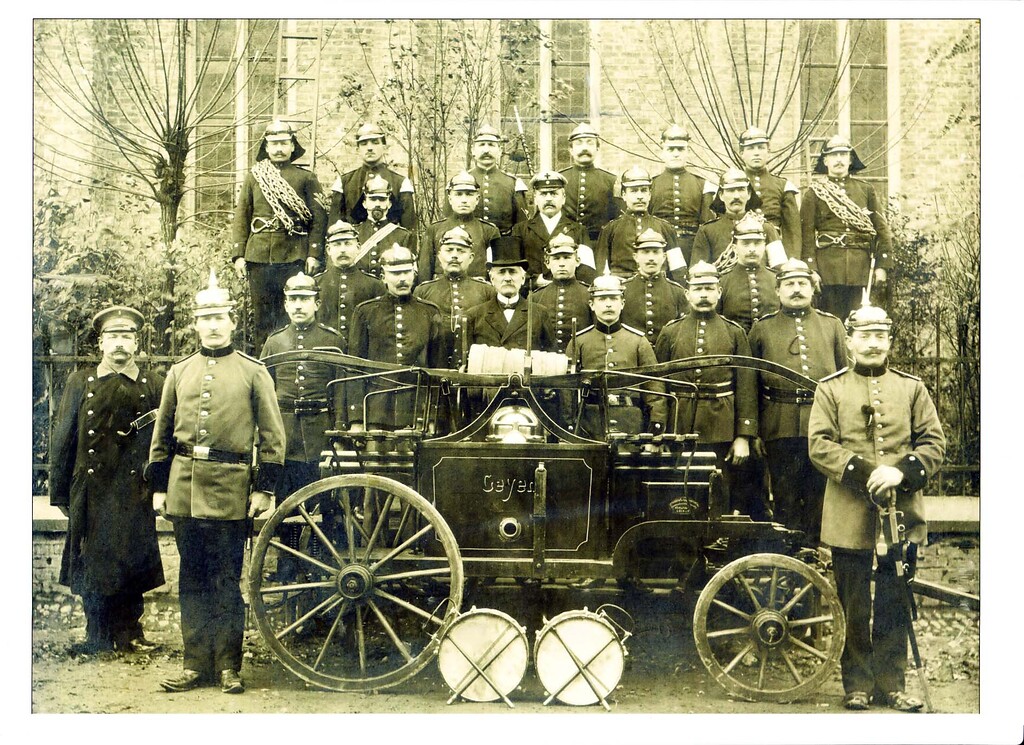 Einweihung der Feuerspritzpumpe im Jahre 1908. Abbildung aus dem Archiv der Freiwilligen Feuerwehr Geyen (2019)