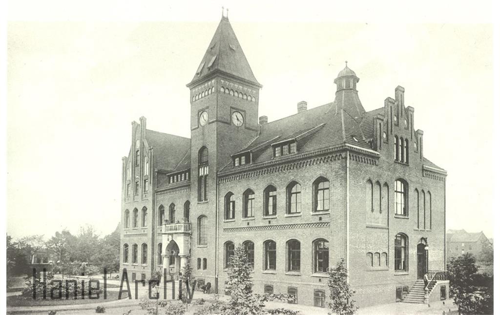Verwaltungsgebäude des Steinkohlenbergwerks Rheinpreußen in Homberg um 1907.
