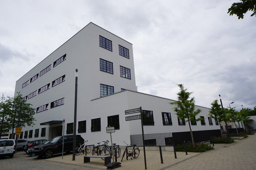 Das Gebäude der ehemaligen Chemischen Werke Siegel Co. ("Sidol-Werke") in Köln-Braunsfeld ist heute zu einem es modernen Wohn- und Gewerbekomplex umfunktioniert worden (2018).