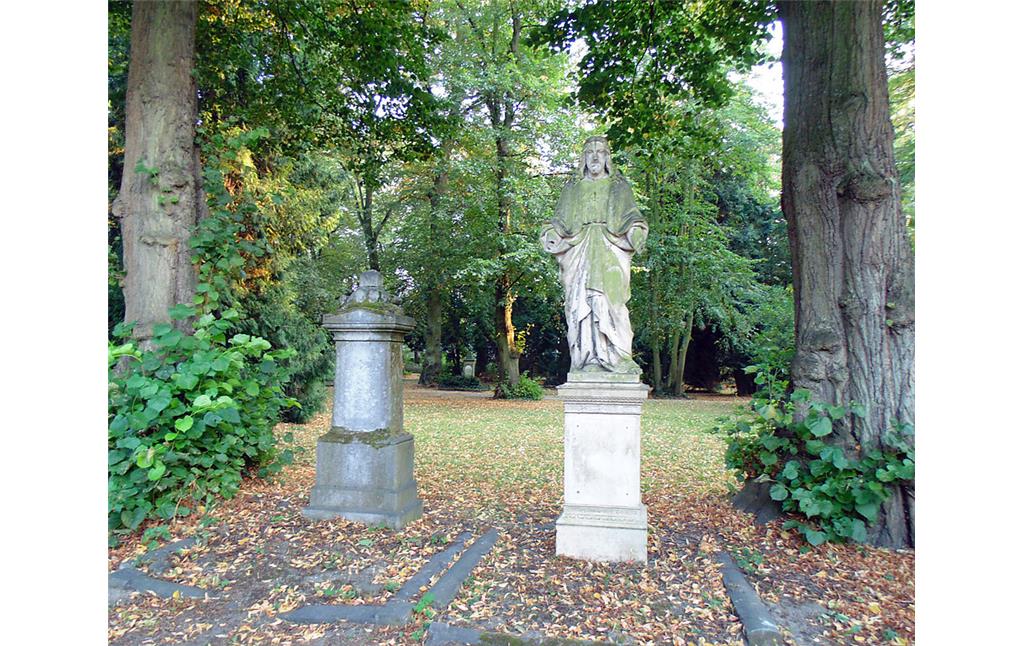 Alte Grabstätten auf dem ehemaligen Friedhof Deckstein in Köln-Lindenthal (2020)