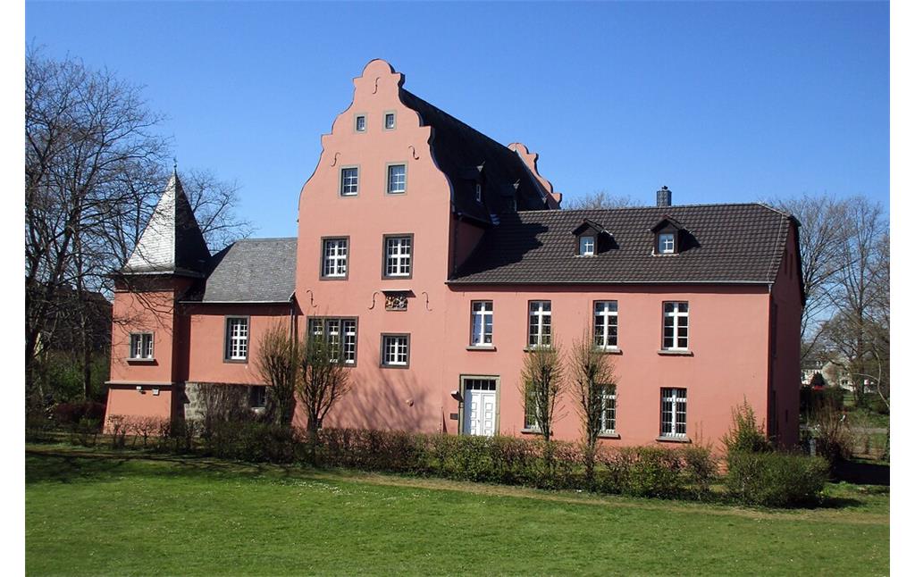 Das Herrenhaus der spätmittelalterlichen Wasserburg Haus Broich in Troisdorf-Spich im Spätrenaissancestil (2020).