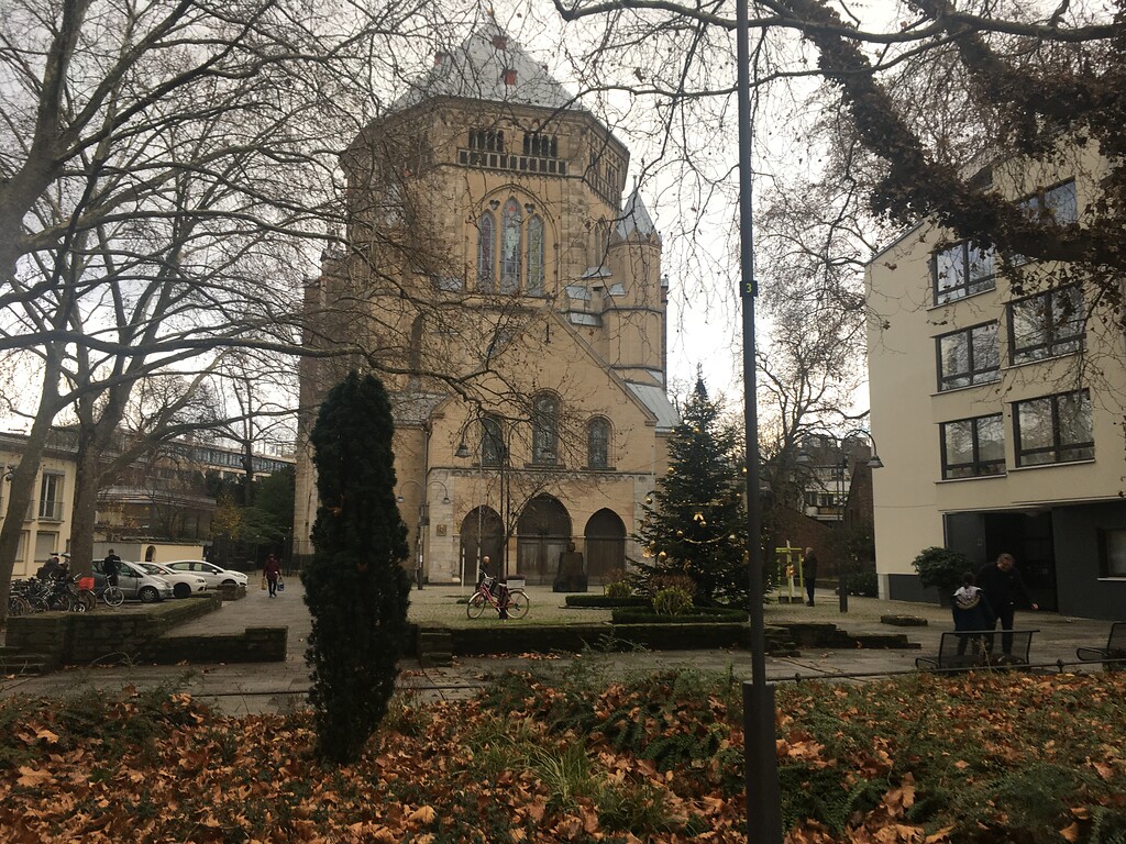 Gereonshof mit St. Gereon in Köln Altstadt-Nord (2021)