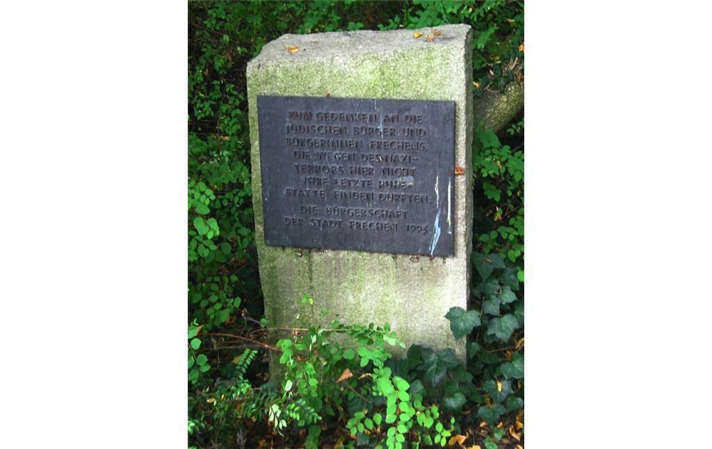 Gedenkstein auf dem Frechener Judenfriedhof "Herbertskaule" (2013)