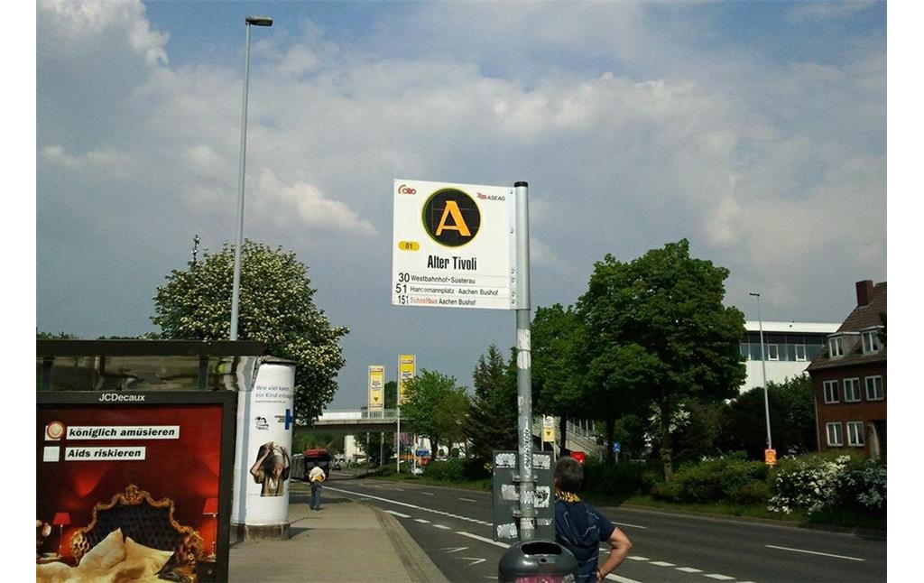 Bushaltestelle am Stadion Alter Tivoli in Aachen (2011).