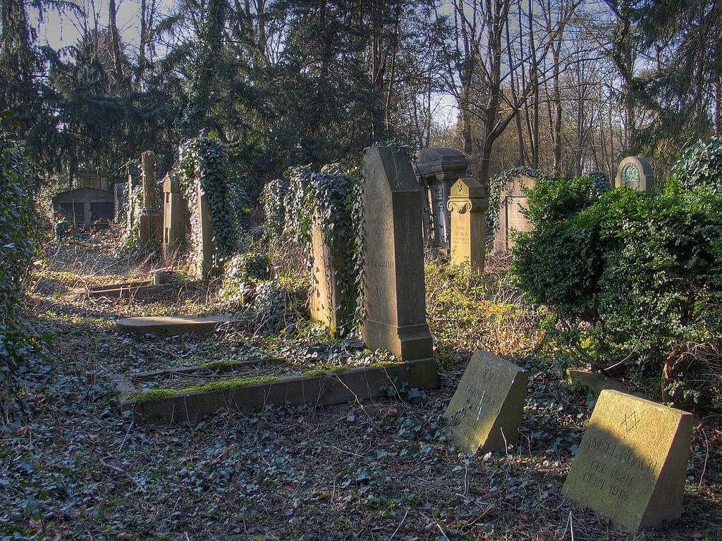 Grabstellen auf dem Neuen Jüdischen Friedhof Bocklemünd in Köln-Vogelsang im Jahr 2007.