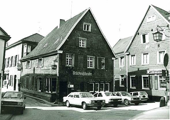 Das Gasthaus "Brückenschenke" aus dem 19. Jahrhundert (Stadt Essen Baudenkmal Nummer 175), Am Mühlengraben 2 in Essen Kettwig (1987).