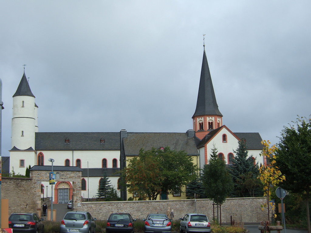 Die Kirche von Kloster Steinfeld, Ansicht von Südosten (2013).