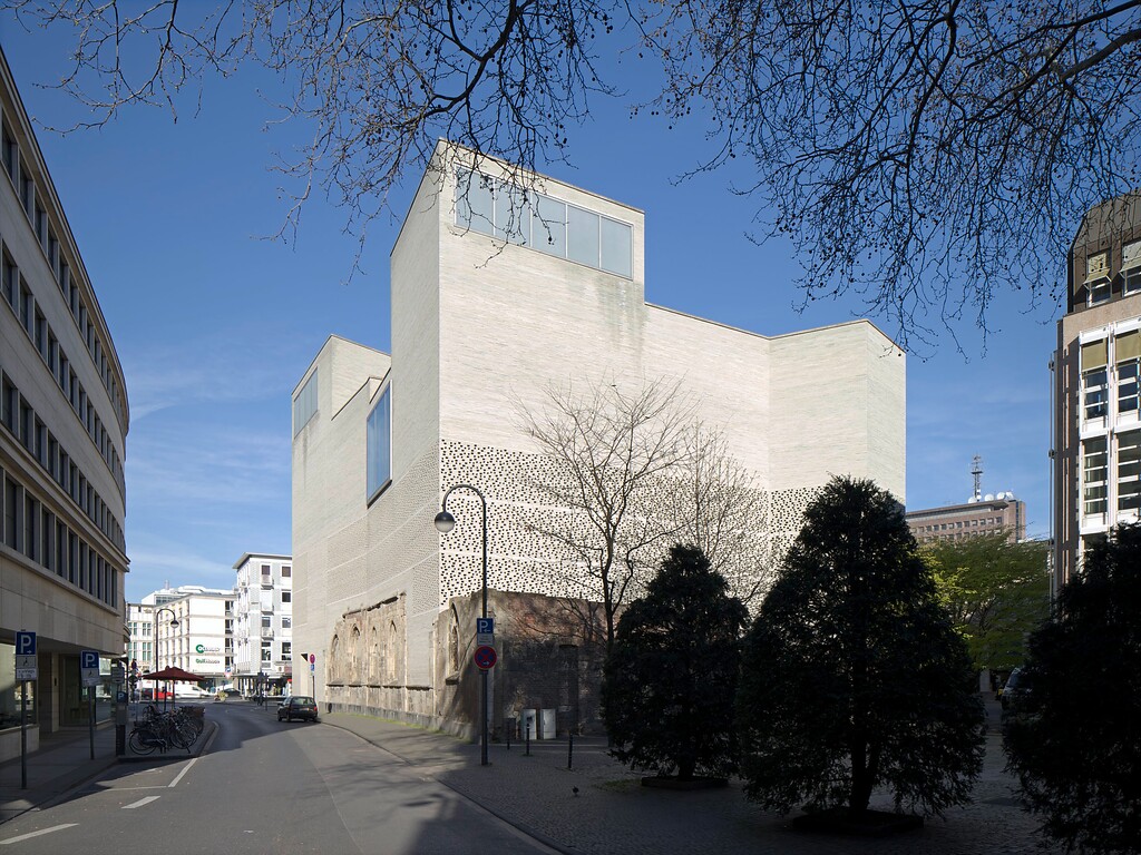 Das Kunstmuseum des Erzbistums Kölns "Kolumba", entworfen vom Schweizer Architekten Peter Zumthor, in Köln-Altstadt-Nord (2014).