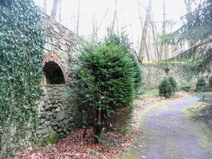 Die Mauer um den Immunitätsbezirk der Abtei Heisterbach (2008)