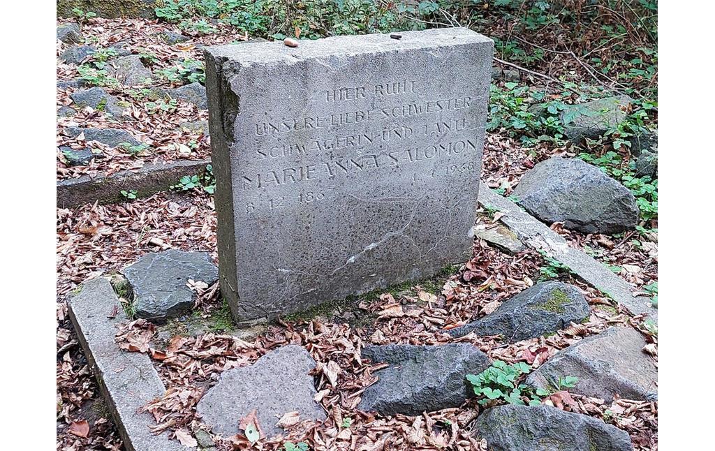 Grabstein auf dem Jüdischen Friedhof am Rosenhügel in Köln-Zündorf (2022): die Grabstätte der Marie Anna Salomon (1867-1938).