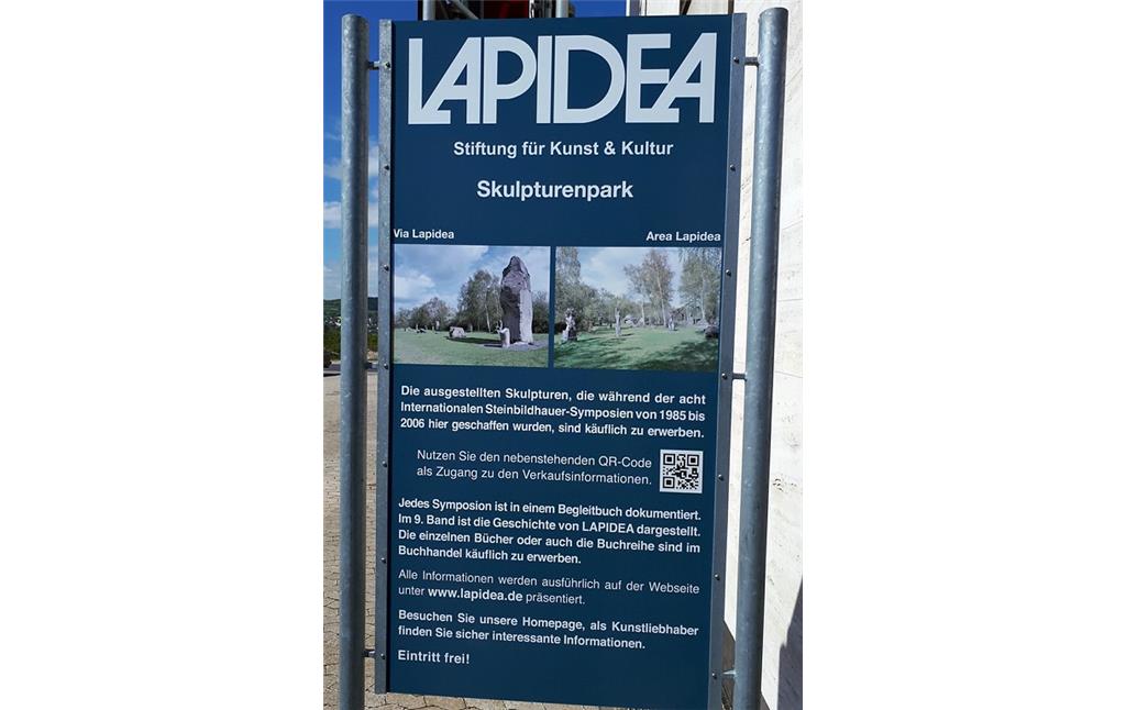 Informationstafel zum Skulpturenpark LAPIDEA im Grubenfeld nördlich von Mayen (2019)