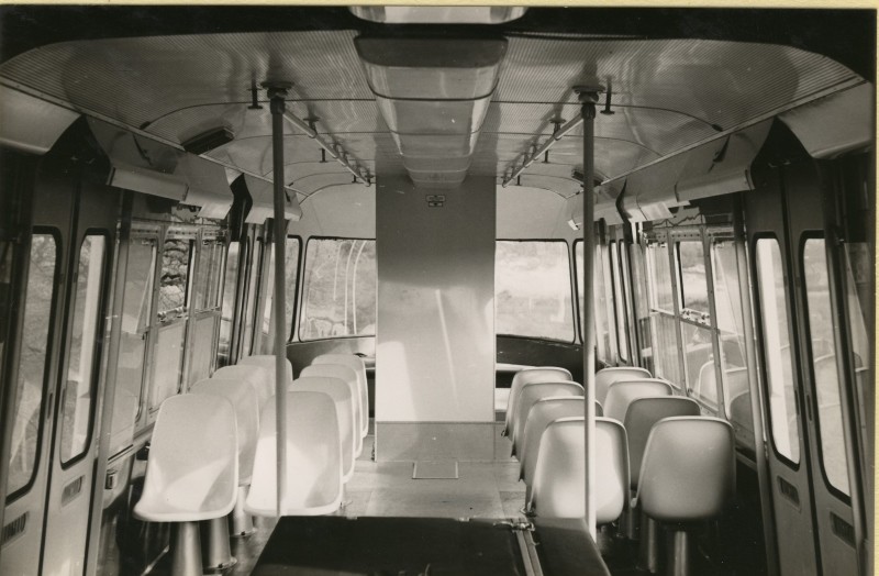Blick in den Fahrgastraum des für die Jahrhundertausstellung in Turin entwickelten Modells "Italia 1961" der ALWEG-Bahn in Köln-Fühlingen (1960/61).