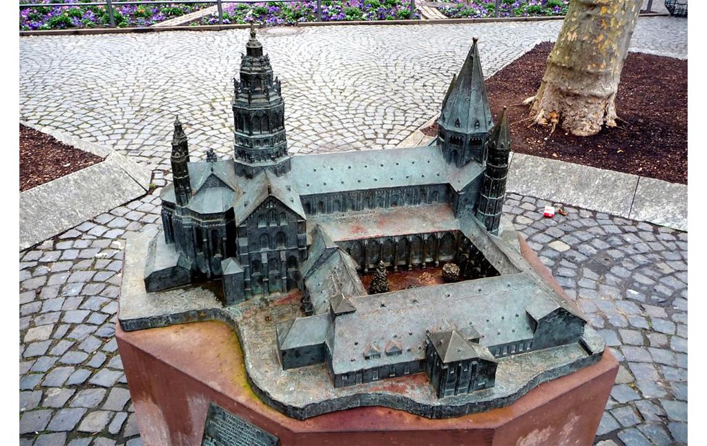 Modell "Der Mainzer Dom zum Sehen und Fühlen" auf dem Liebfrauenplatz in Mainz (2015)