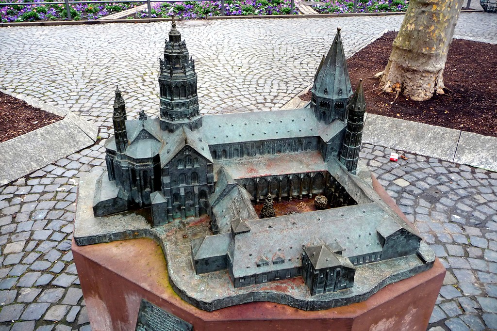 Modell "Der Mainzer Dom zum Sehen und Fühlen" auf dem Liebfrauenplatz in Mainz (2015)
