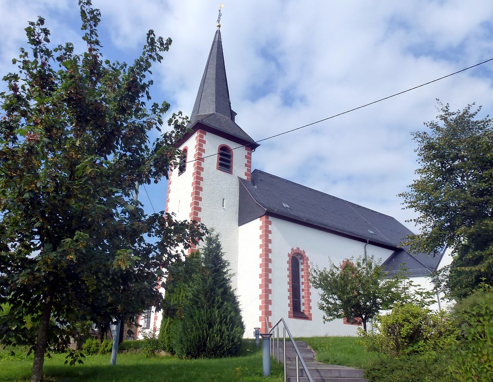 Katholische Pfarrkirche Sankt Lambertus in Halsenbach (2014)
