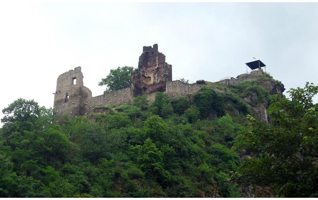 Blick aus dem Ahrtal auf die Burgruine Are bei Altenahr (2015).