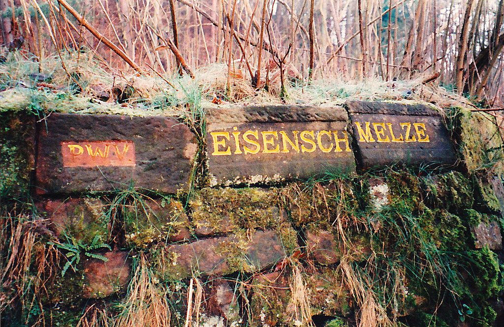 Ritterstein Nr. 125 "Eisenschmelze" bei Stelzenberg (1998)