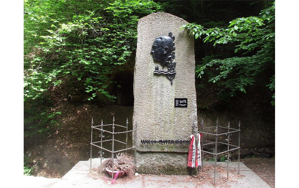 Das 1949 im Nachtigallental des Siebengebirges errichtete Denkmal für Willi Ostermann (2020).