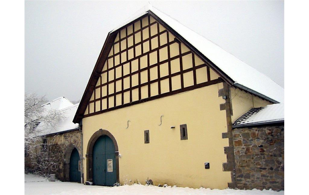 Zehntscheune der Zisterzienserabtei Heisterbach im Schnee (2010)