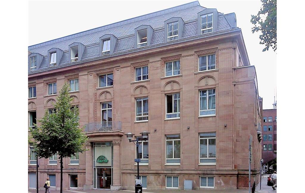 Gebäude des Bankhauses Hirschland (2011), heute "Galeria Kaufhof". 1910/11 erbaut nach Plänen von Carl Moritz.