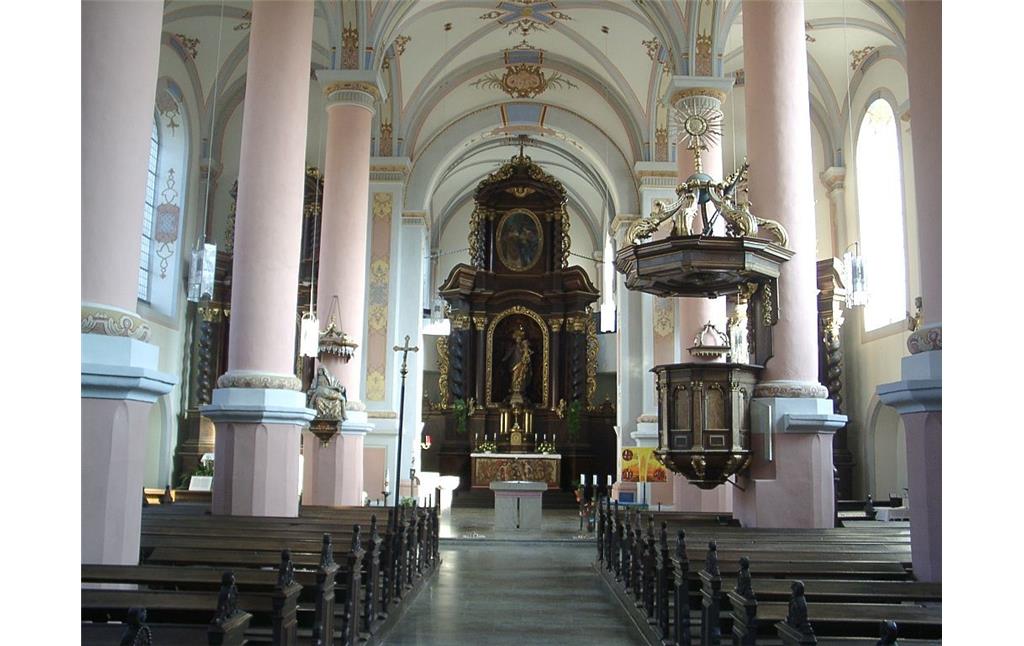 Das Innere der katholischen Pfarrkirche St. Joseph in Beilstein an der Mosel (2007).