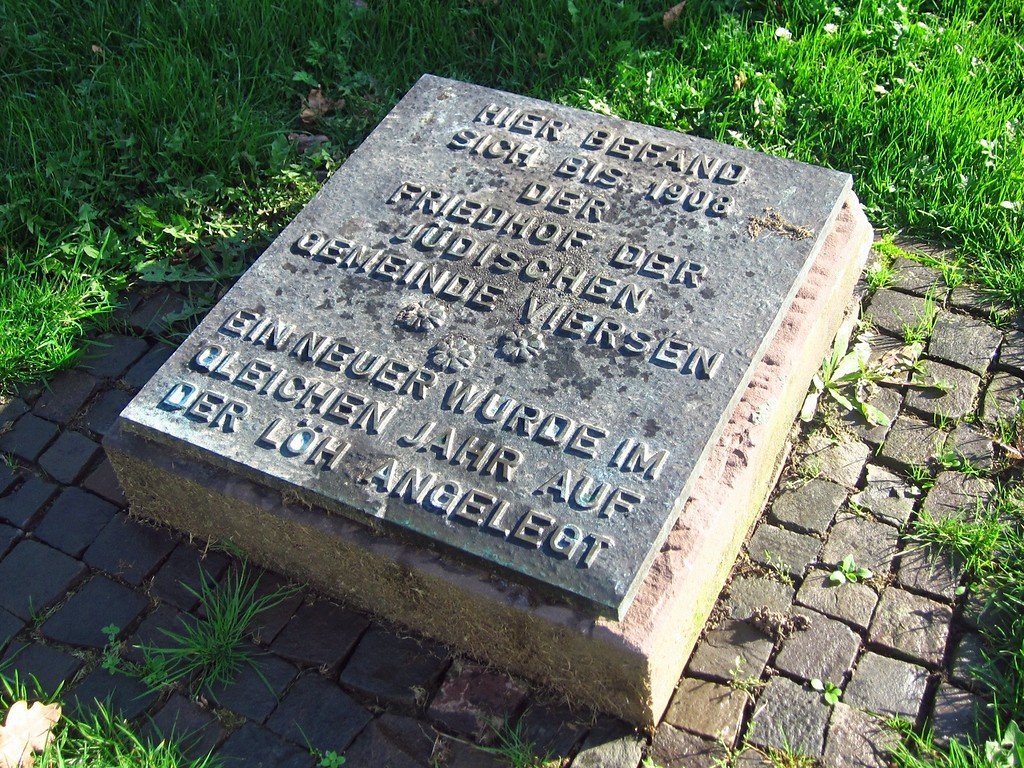 Der Gedenkstein auf der Parzelle des älteren jüdischen Friedhofs in der Florastraße in Viersen (2013).