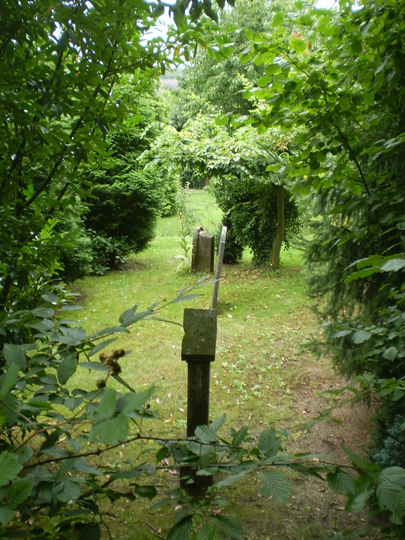 Grabsteine auf dem Alten Jüdischen Friedhof in Brüggen (2012)