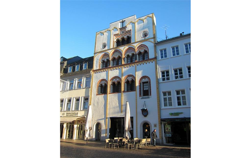 Das Dreikönigenhaus in der Trierer Simeonstraße (2014).