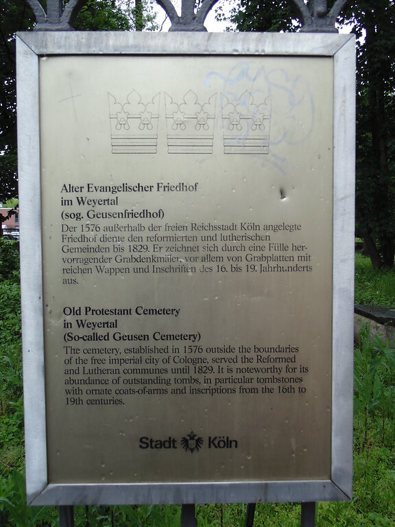 Informationstafel am evangelischen Geusenfriedhof in Köln-Lindenthal (2021).